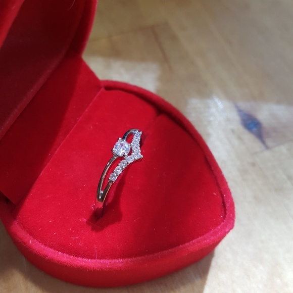 Jewelry - Beautiful sterling silver and AAA+ zircon ring